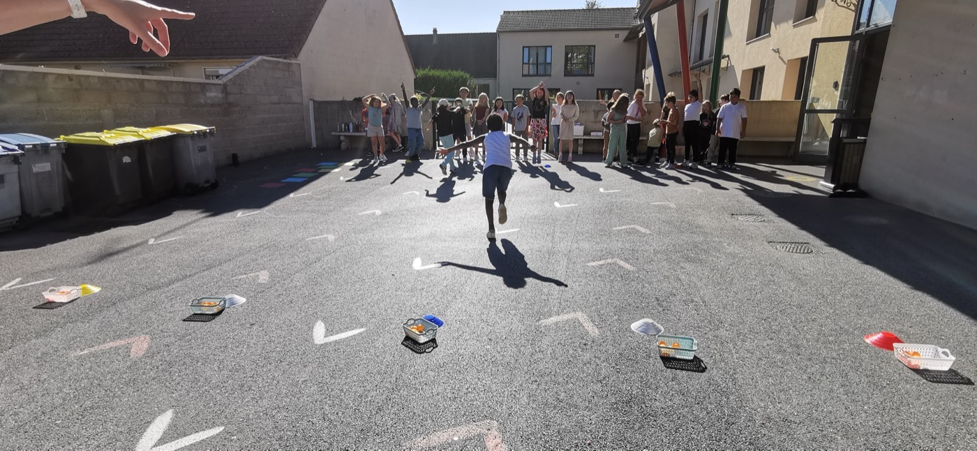 Activité physique dans la cour de l'école